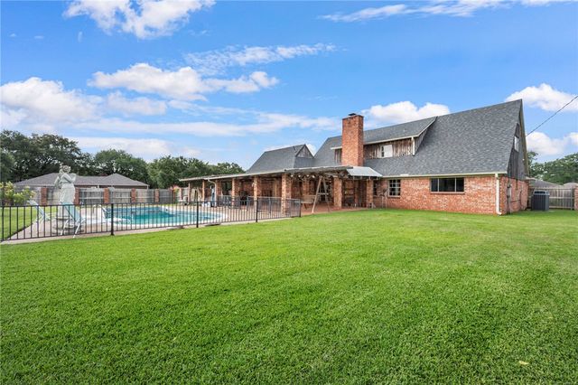 3705 Carter Creek Parkway, Bryan, TX 77802