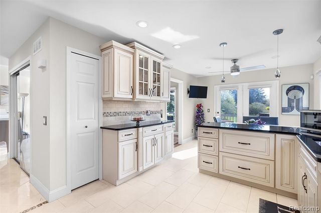 37814 Avon Lane, Farmington Hills, MI 48331