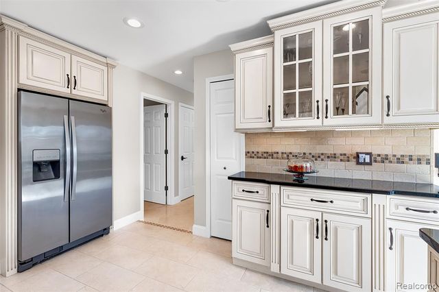 37814 Avon Lane, Farmington Hills, MI 48331