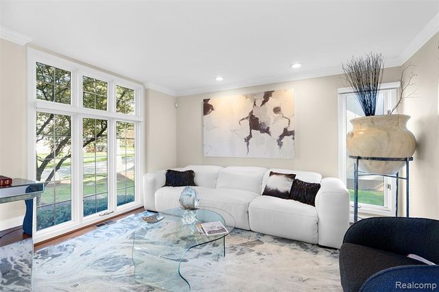 37814 Avon Lane, Farmington Hills, MI 48331