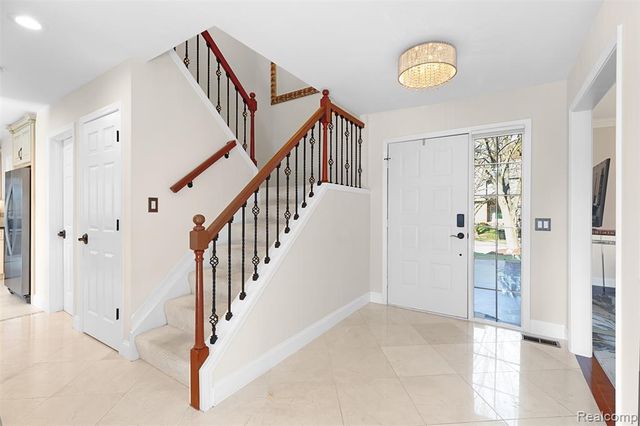 37814 Avon Lane, Farmington Hills, MI 48331