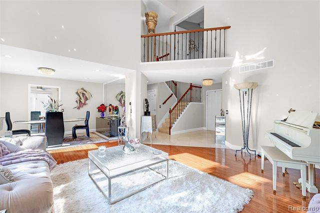 37814 Avon Lane, Farmington Hills, MI 48331