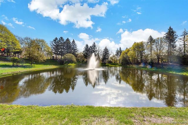 37814 Avon Lane, Farmington Hills, MI 48331