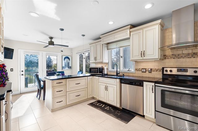 37814 Avon Lane, Farmington Hills, MI 48331