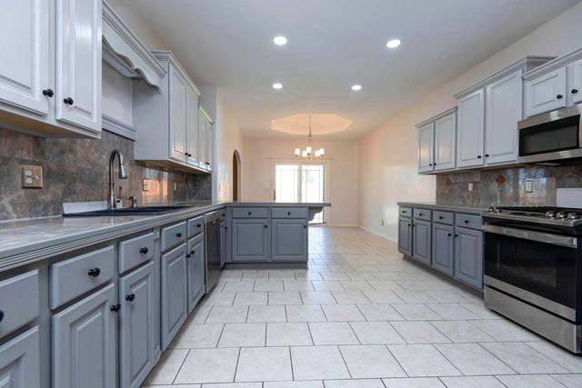 811 W Jackson Avenue, Nixa, MO 65714