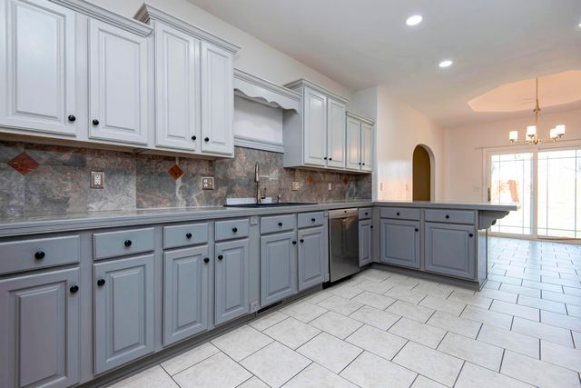 811 W Jackson Avenue, Nixa, MO 65714