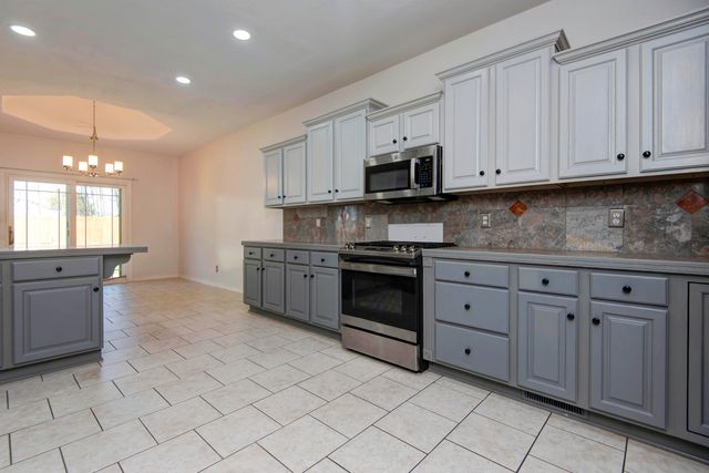 811 W Jackson Avenue, Nixa, MO 65714