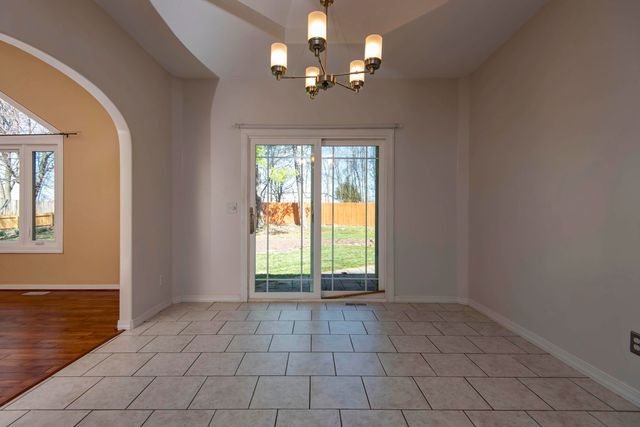 811 W Jackson Avenue, Nixa, MO 65714