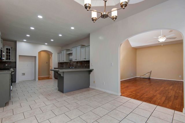 811 W Jackson Avenue, Nixa, MO 65714