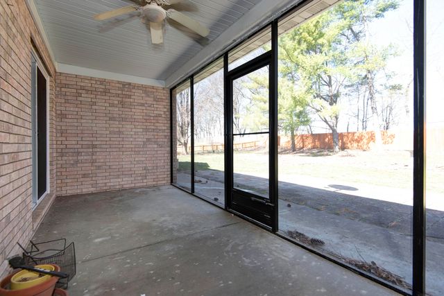 811 W Jackson Avenue, Nixa, MO 65714