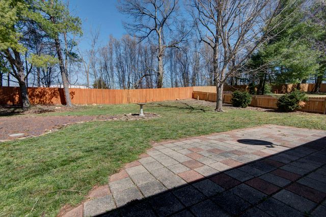 811 W Jackson Avenue, Nixa, MO 65714