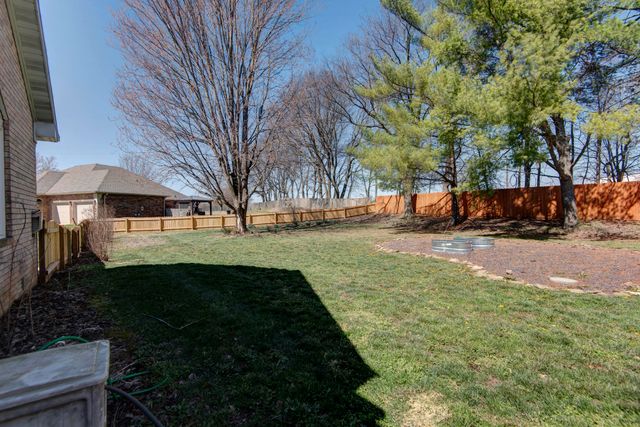 811 W Jackson Avenue, Nixa, MO 65714