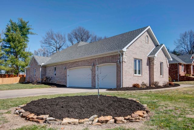 811 W Jackson Avenue, Nixa, MO 65714