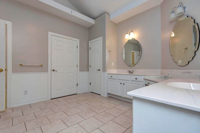 811 W Jackson Avenue, Nixa, MO 65714