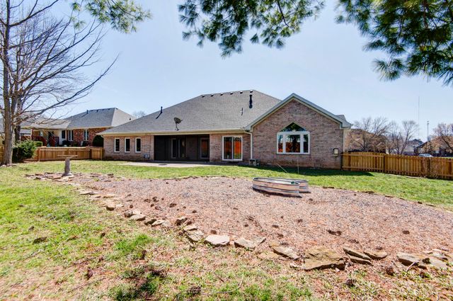 811 W Jackson Avenue, Nixa, MO 65714