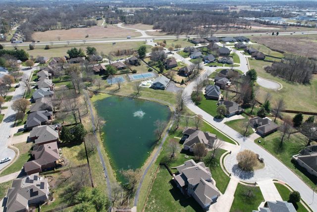 811 W Jackson Avenue, Nixa, MO 65714