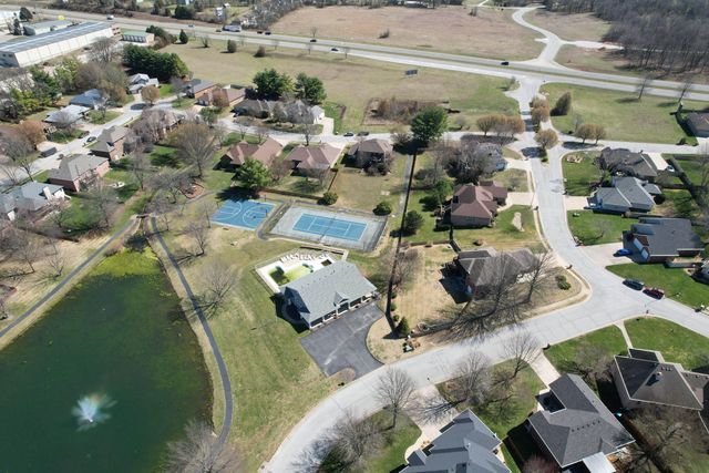 811 W Jackson Avenue, Nixa, MO 65714