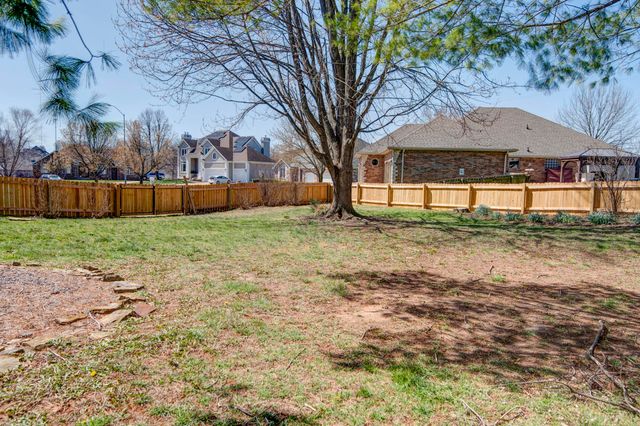 811 W Jackson Avenue, Nixa, MO 65714