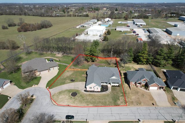 811 W Jackson Avenue, Nixa, MO 65714