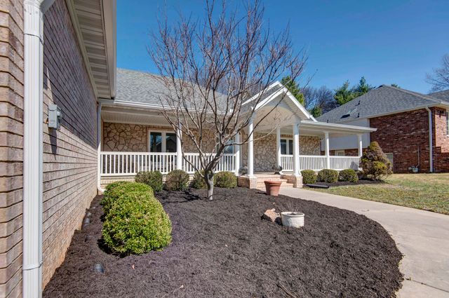 811 W Jackson Avenue, Nixa, MO 65714