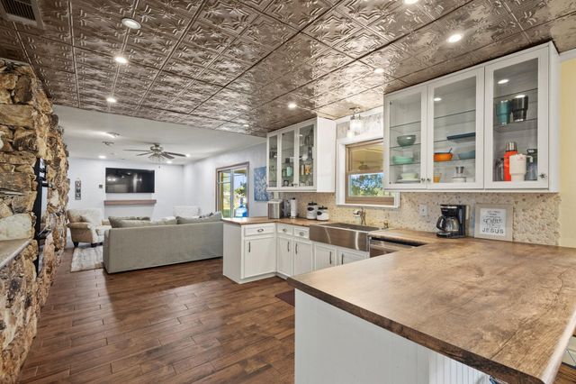 62 Sanders Road, Whitesboro, TX 76273