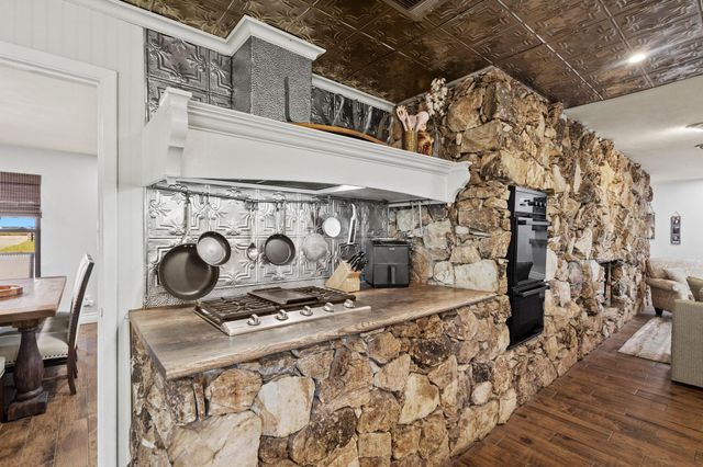 62 Sanders Road, Whitesboro, TX 76273