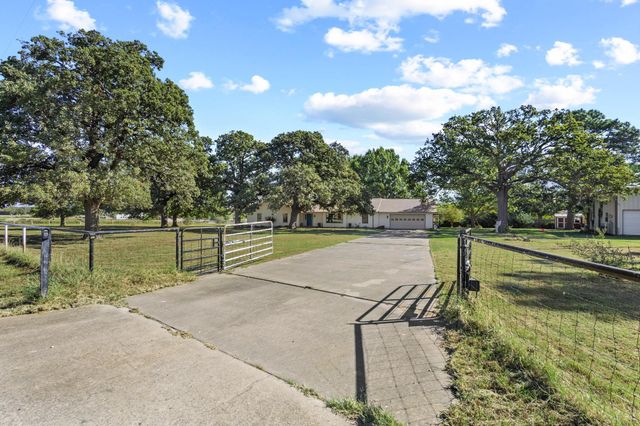 62 Sanders Road, Whitesboro, TX 76273