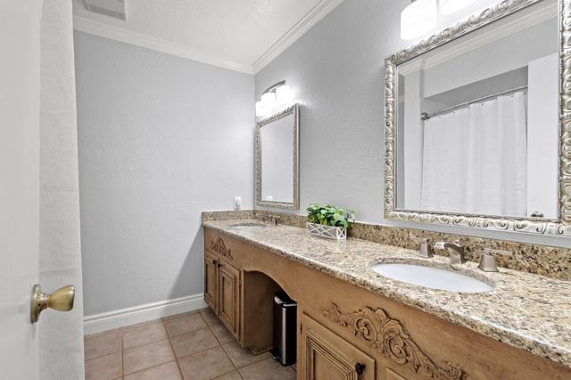 62 Sanders Road, Whitesboro, TX 76273