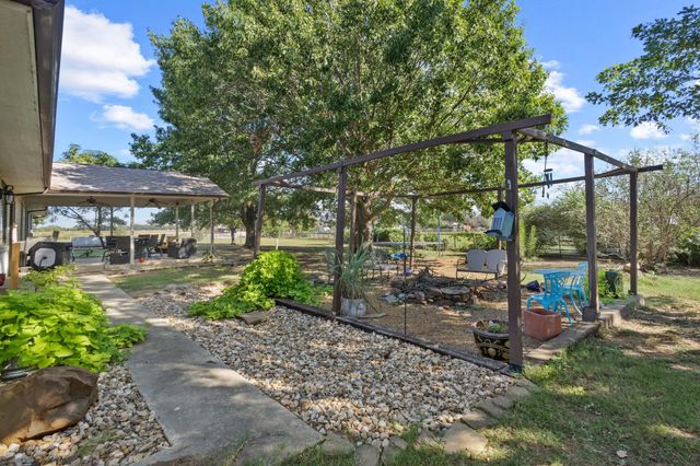 62 Sanders Road, Whitesboro, TX 76273