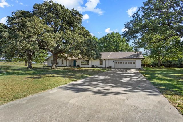 62 Sanders Road, Whitesboro, TX 76273
