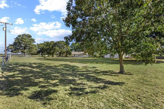 62 Sanders Road, Whitesboro, TX 76273