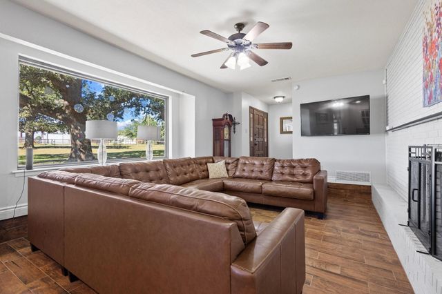 62 Sanders Road, Whitesboro, TX 76273