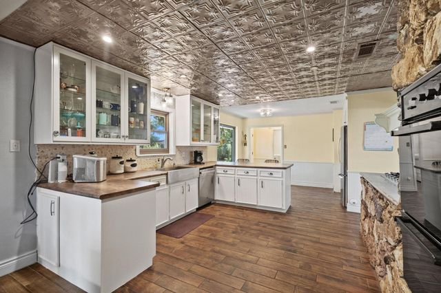 62 Sanders Road, Whitesboro, TX 76273