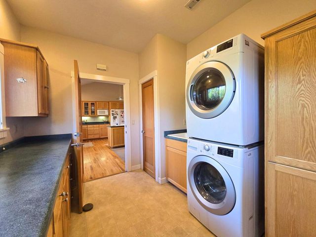 1682 Brown Road, Applegate, OR 97530