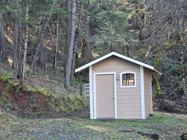 1682 Brown Road, Applegate, OR 97530