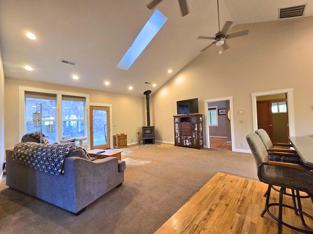 1682 Brown Road, Applegate, OR 97530