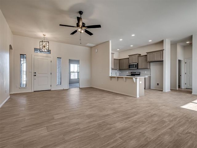 1983 Twin Spires Trail, Blanchard, OK 73010