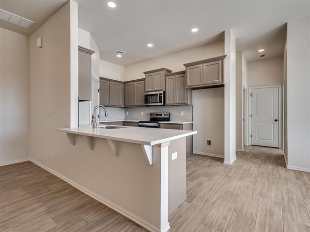 1983 Twin Spires Trail, Blanchard, OK 73010