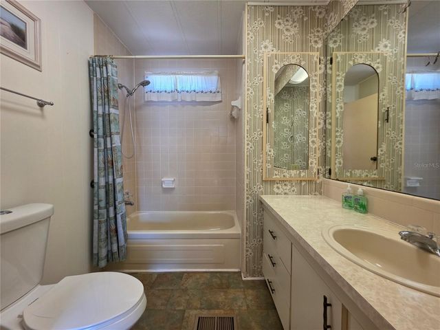 1227 NASSAU CIRCLE, Tavares, FL 32778