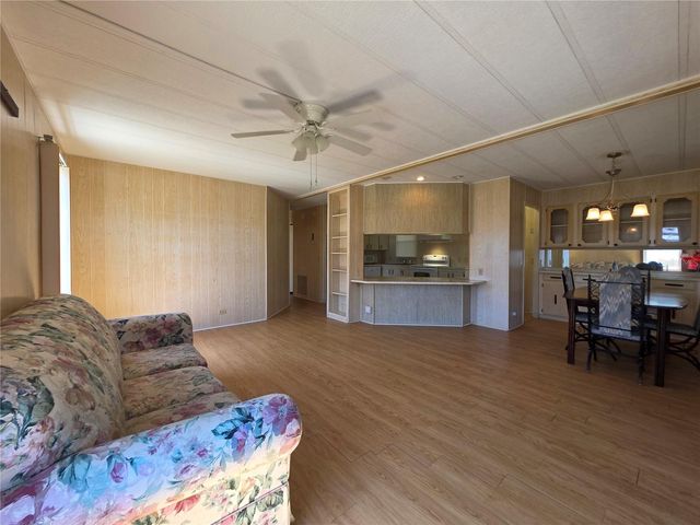 1227 NASSAU CIRCLE, Tavares, FL 32778