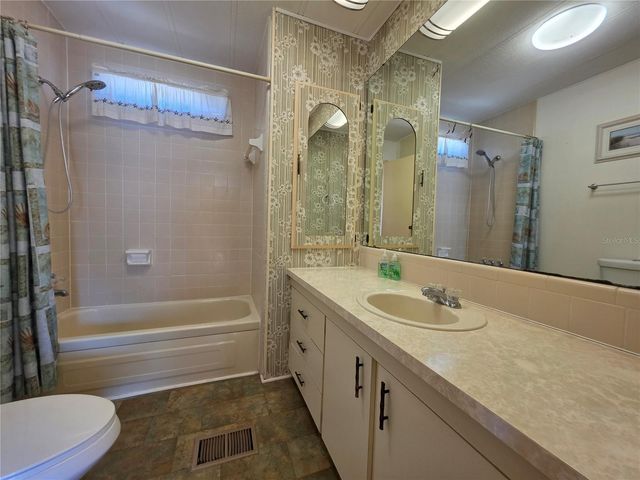 1227 NASSAU CIRCLE, Tavares, FL 32778