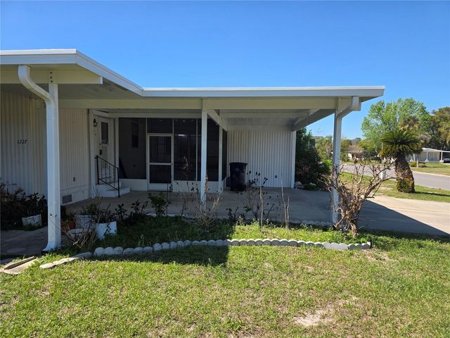 1227 NASSAU CIRCLE, Tavares, FL 32778