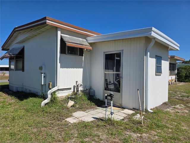 1227 NASSAU CIRCLE, Tavares, FL 32778