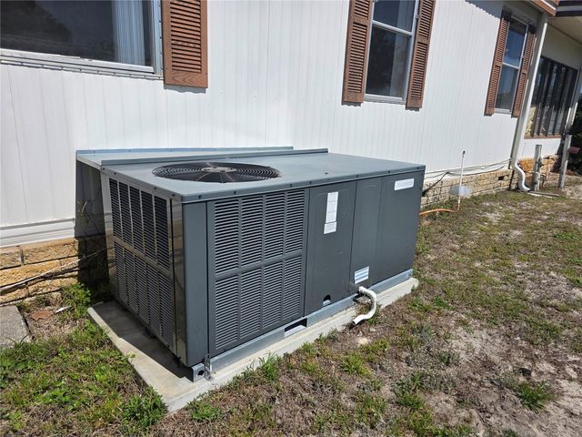 1227 NASSAU CIRCLE, Tavares, FL 32778