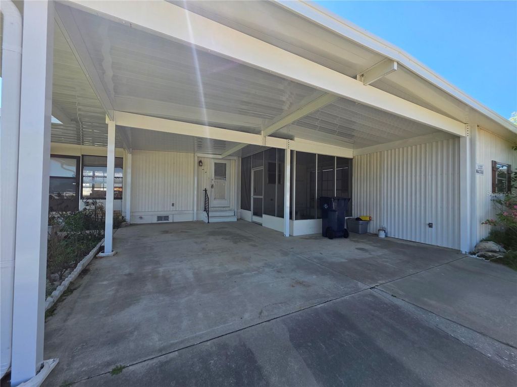 1227 NASSAU CIRCLE, Tavares, FL 32778