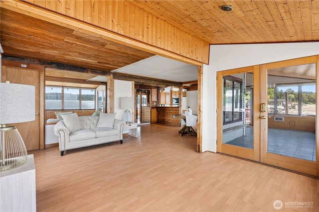 24186 Vashon Highway SW, Vashon, WA 98070