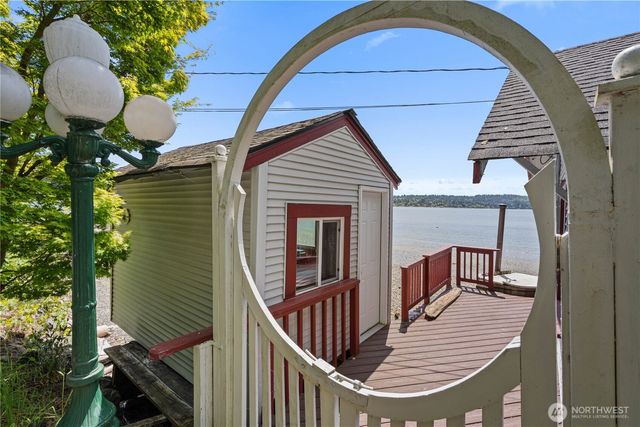 24186 Vashon Highway SW, Vashon, WA 98070