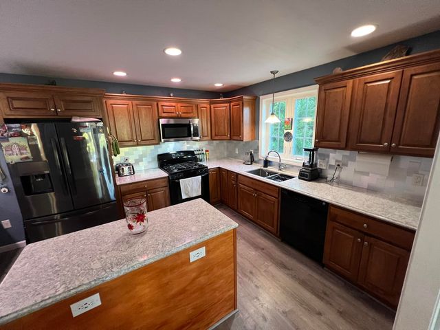 79 Coachman Drive, Barrington, NH 03825
