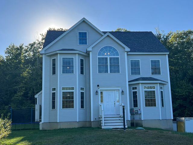 79 Coachman Drive, Barrington, NH 03825