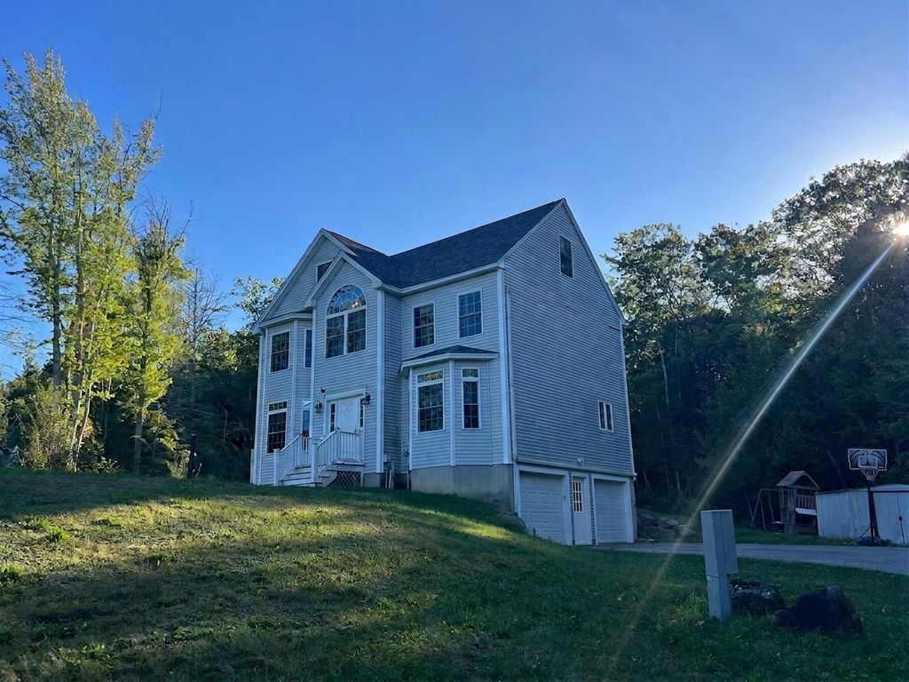 79 Coachman Drive, Barrington, NH 03825